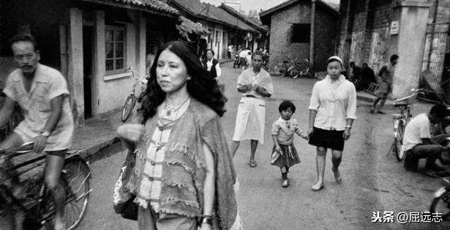 解读流浪女作家三毛简介(三毛其人其事)