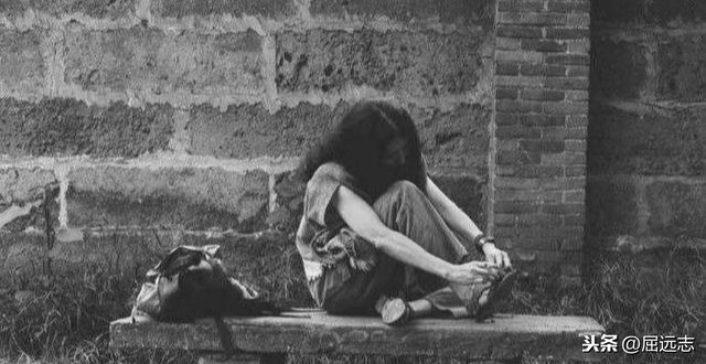 解读流浪女作家三毛简介(三毛其人其事)