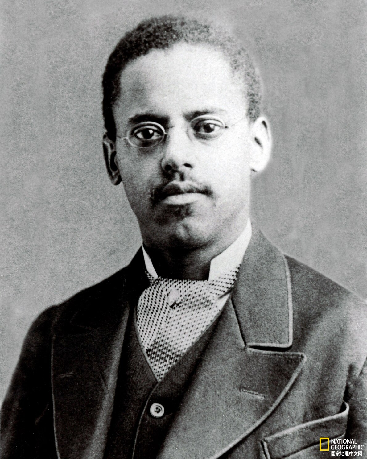 爱迪生简介(爱迪生发明的是灯泡?还是白炽灯?)