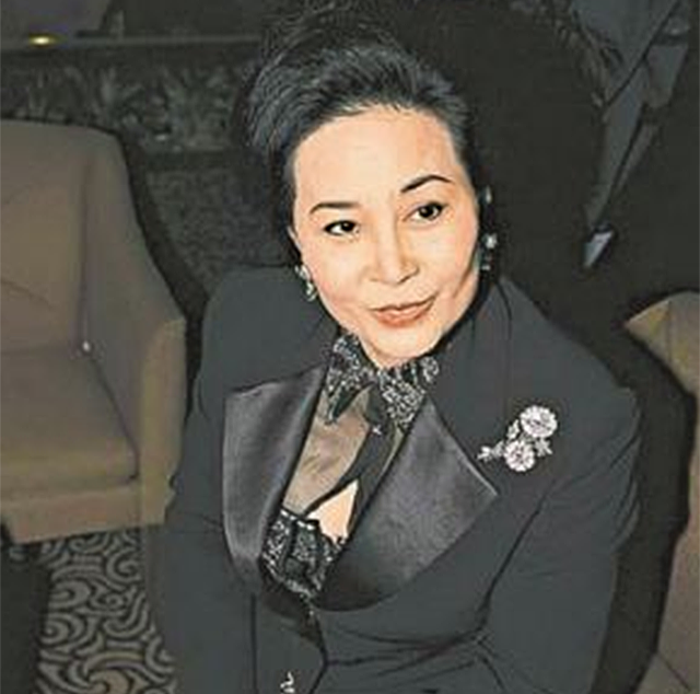 澳门赌王何鸿燊简介(何鸿燊:不想一辈子当和尚,迎娶14岁的二太蓝琼缨)