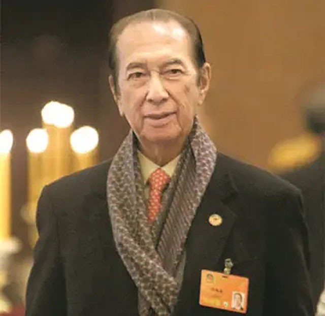 澳门赌王何鸿燊简介(何鸿燊:不想一辈子当和尚,迎娶14岁的二太蓝琼缨)