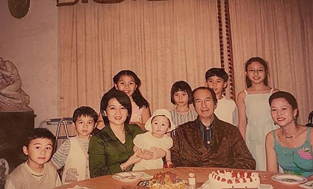 澳门赌王何鸿燊简介(何鸿燊:不想一辈子当和尚,迎娶14岁的二太蓝琼缨)