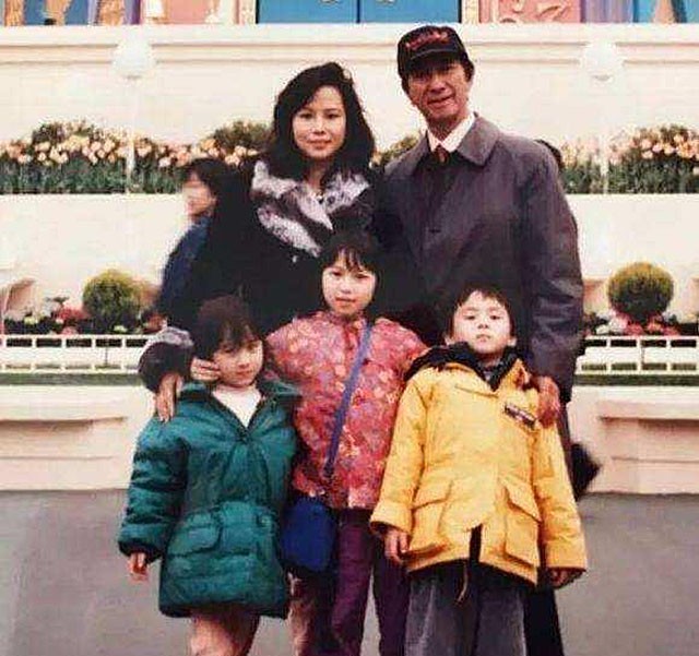 澳门赌王何鸿燊简介(何鸿燊:不想一辈子当和尚,迎娶14岁的二太蓝琼缨)