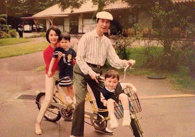 澳门赌王何鸿燊简介(何鸿燊:不想一辈子当和尚,迎娶14岁的二太蓝琼缨)