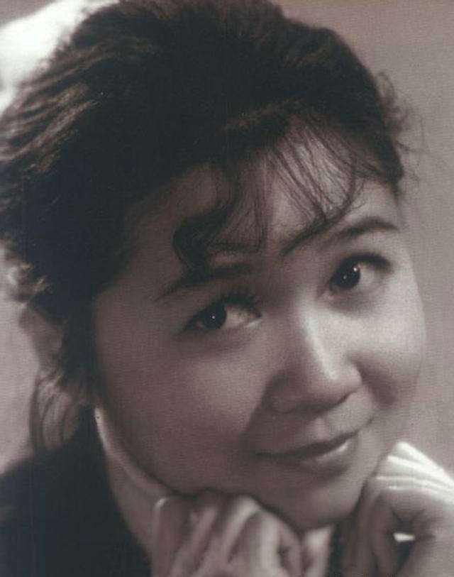 蔡明简介(“春晚钉子户”蔡明的无奈：成也春晚败也春晚？)