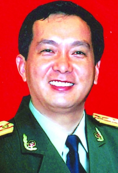 丁晓兵简介(全军唯一用左手敬礼的将军,割断自己伤臂,押回越军俘虏)