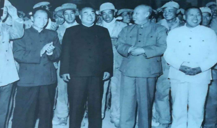 董必武简介(清末的秀才,不仅和周总理一个办公室,还是毛主席的老师)