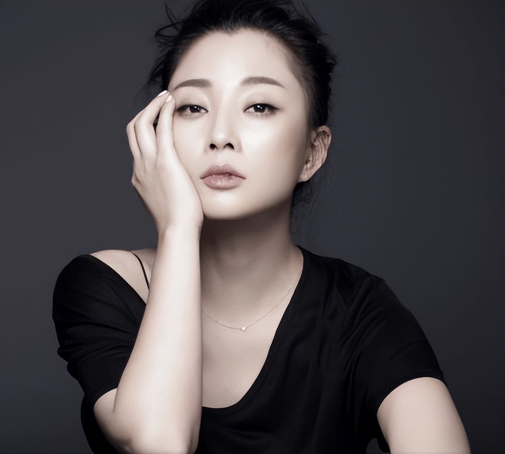 冻龄美女殷桃简介（她的意中人是谁？本可以靠颜值吃饭，却靠演技）