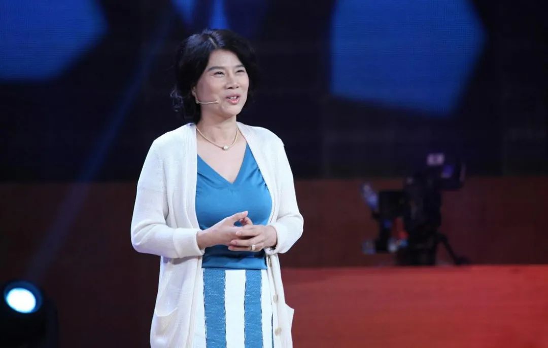 董明珠简介(理性分析董明珠,68岁的“铁娘子”能否带领格力逆风翻盘?)