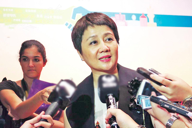 赌王四太梁安琪简介(打工妹逆袭赌王四太,怒砸5亿购豪宅,却没有奚梦瑶的名)