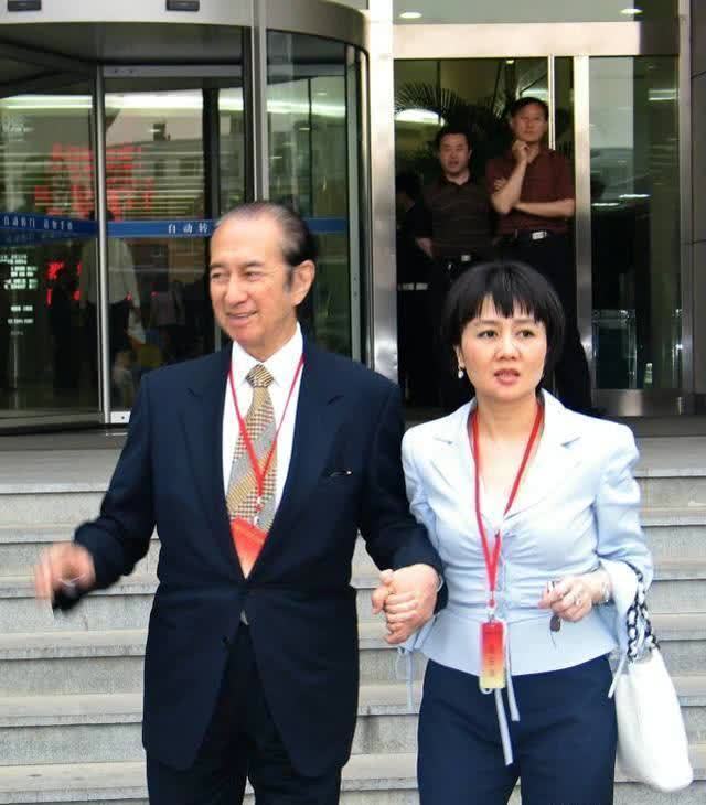 赌王四太梁安琪简介(打工妹逆袭赌王四太,怒砸5亿购豪宅,却没有奚梦瑶的名)