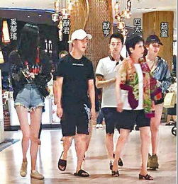 赌王四太梁安琪简介(打工妹逆袭赌王四太,怒砸5亿购豪宅,却没有奚梦瑶的名)