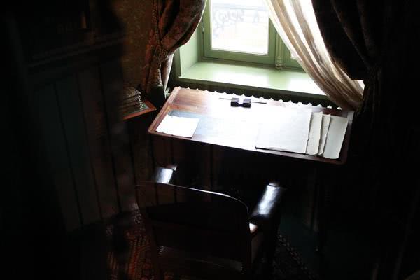 凡尔纳简介(让潜艇、火箭变为现实的“现代科幻小说之父”)