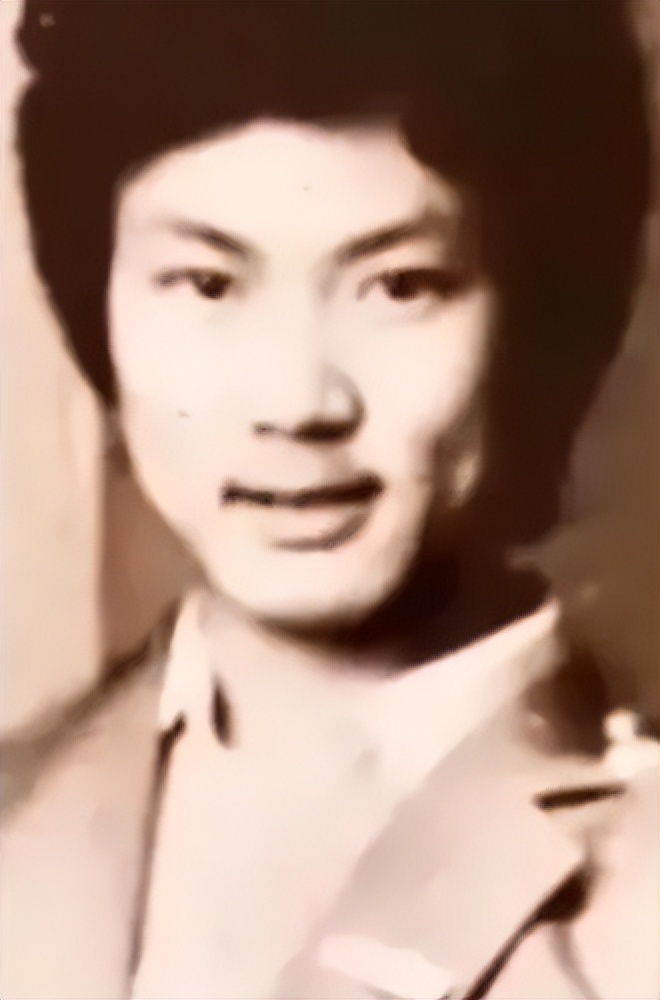 郭冬临的个人资料简介(因8个字被索赔1亿,55岁不婚不育)