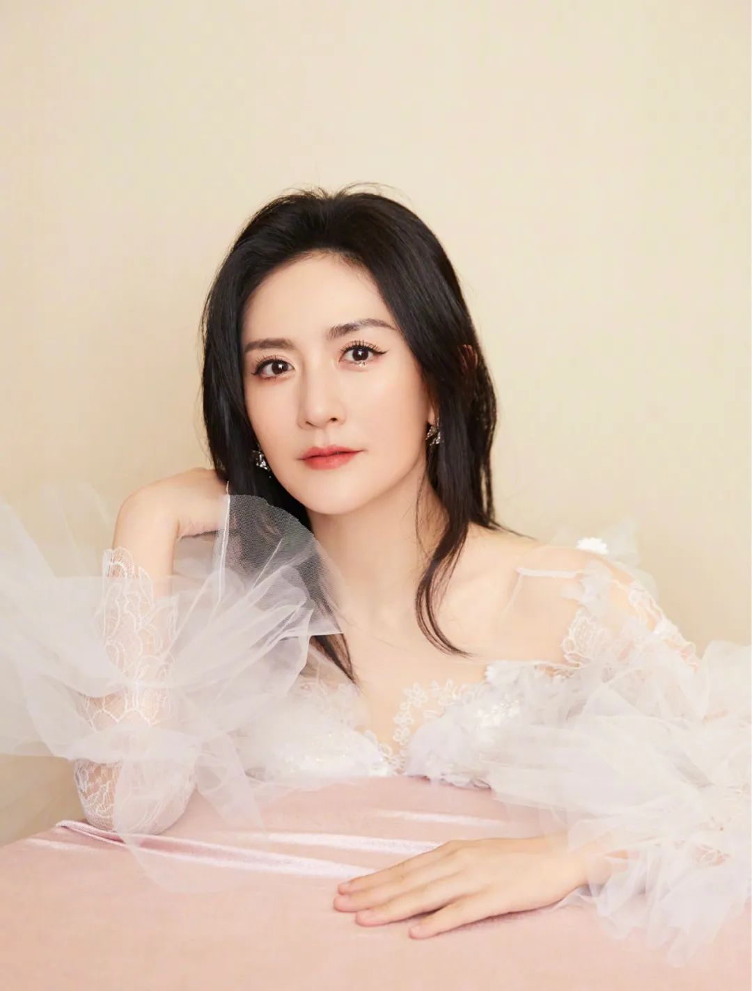 何炅个人简介(何炅谢娜友谊化为泡影?何炅生日,快乐家族无人公开祝福)