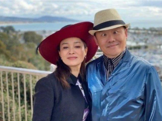 胡洁简介(温州女富豪胡洁:前夫贪污入狱16年,二婚嫁周立波,送百万保时捷)