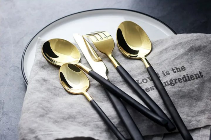 胡洁简介(温州女富豪胡洁:前夫贪污入狱16年,二婚嫁周立波,送百万保时捷)