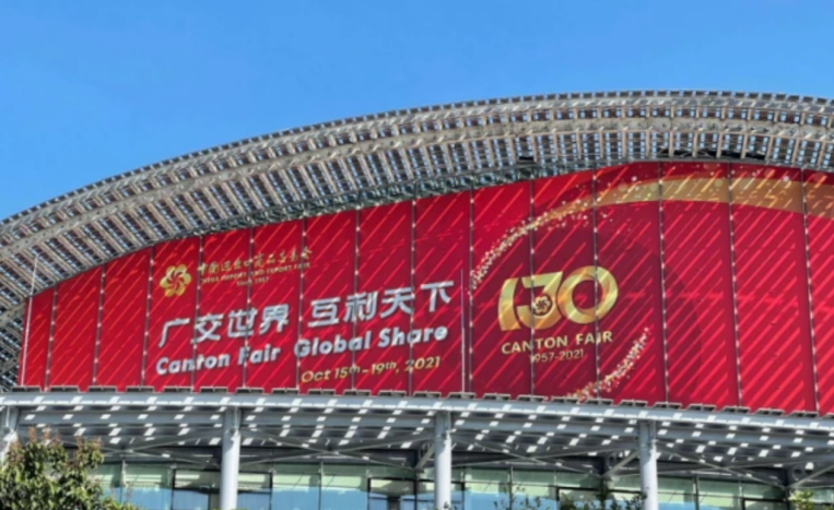 胡洁简介(温州女富豪胡洁:前夫贪污入狱16年,二婚嫁周立波,送百万保时捷)