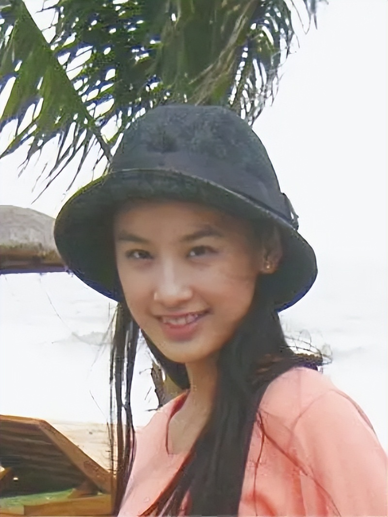 黄圣依个人简介（周星驰捧红后嫁二婚杨子，一年2亿零花钱，如今还好吗？）