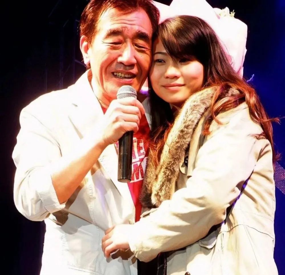 “急智歌王”张帝简介(三婚娶了女儿闺蜜,相差33岁的爱情却如胶似漆)