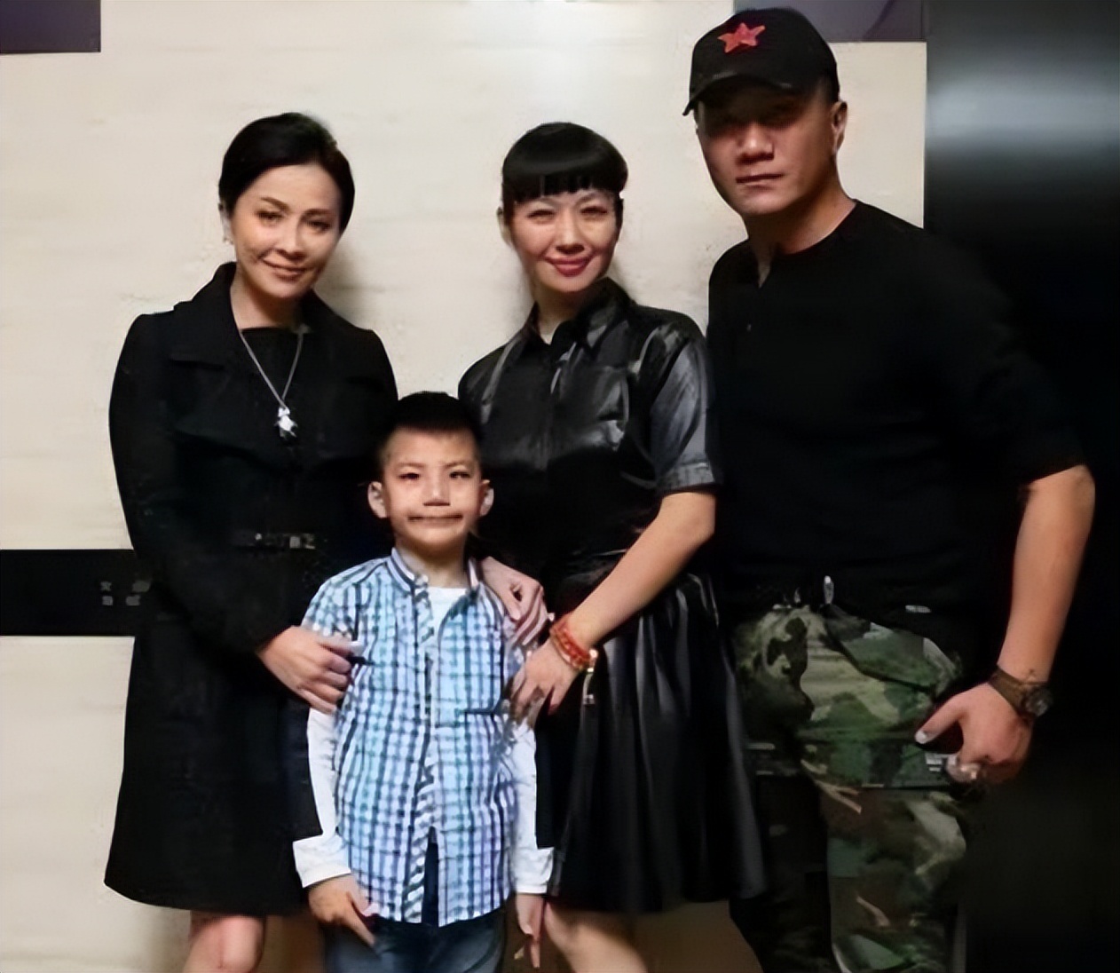 洁癖影后刘嘉玲简介（因舒淇重新装修厕所，不生娃却认康康当干儿子）