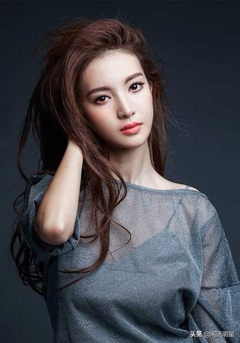 90后女星金晨个人资料简介及老公(绯闻男友高达10个!靠炒绯闻出名的金晨,被称海后)