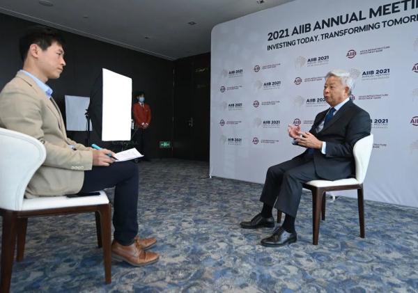 金立群简介(投行行长金立群接受新华社记者专访)