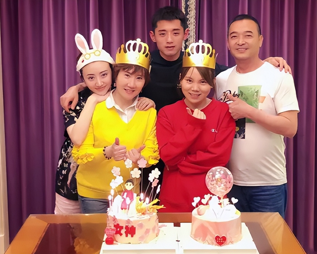 景甜简介(“人间富贵花”景甜的成名史,和她生命中爱过的两个男人)