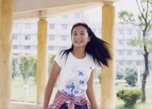 李焕英简介(让逝去的母亲流传后世,风光背后有泪水)