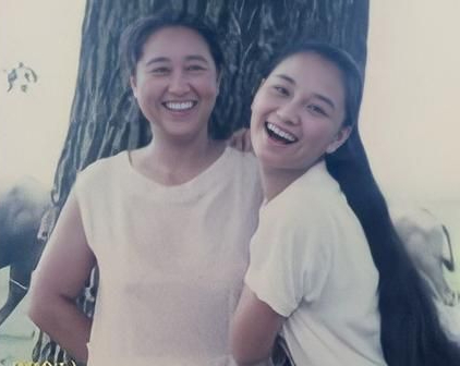 李焕英简介(让逝去的母亲流传后世,风光背后有泪水)