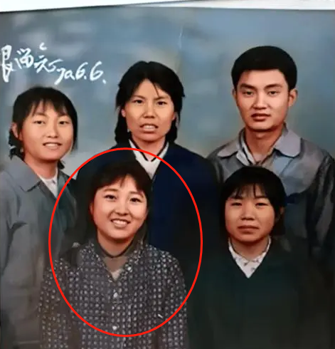 李焕英简介(让逝去的母亲流传后世,风光背后有泪水)