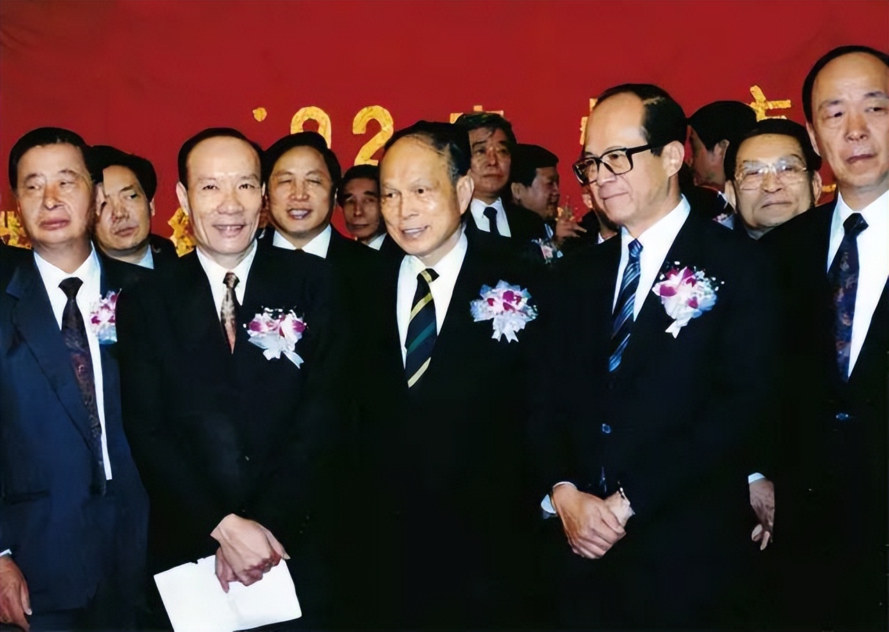 李家诚简介(李兆基给儿子取名李家诚,目的是为了对付李嘉诚?根本不是这样的)