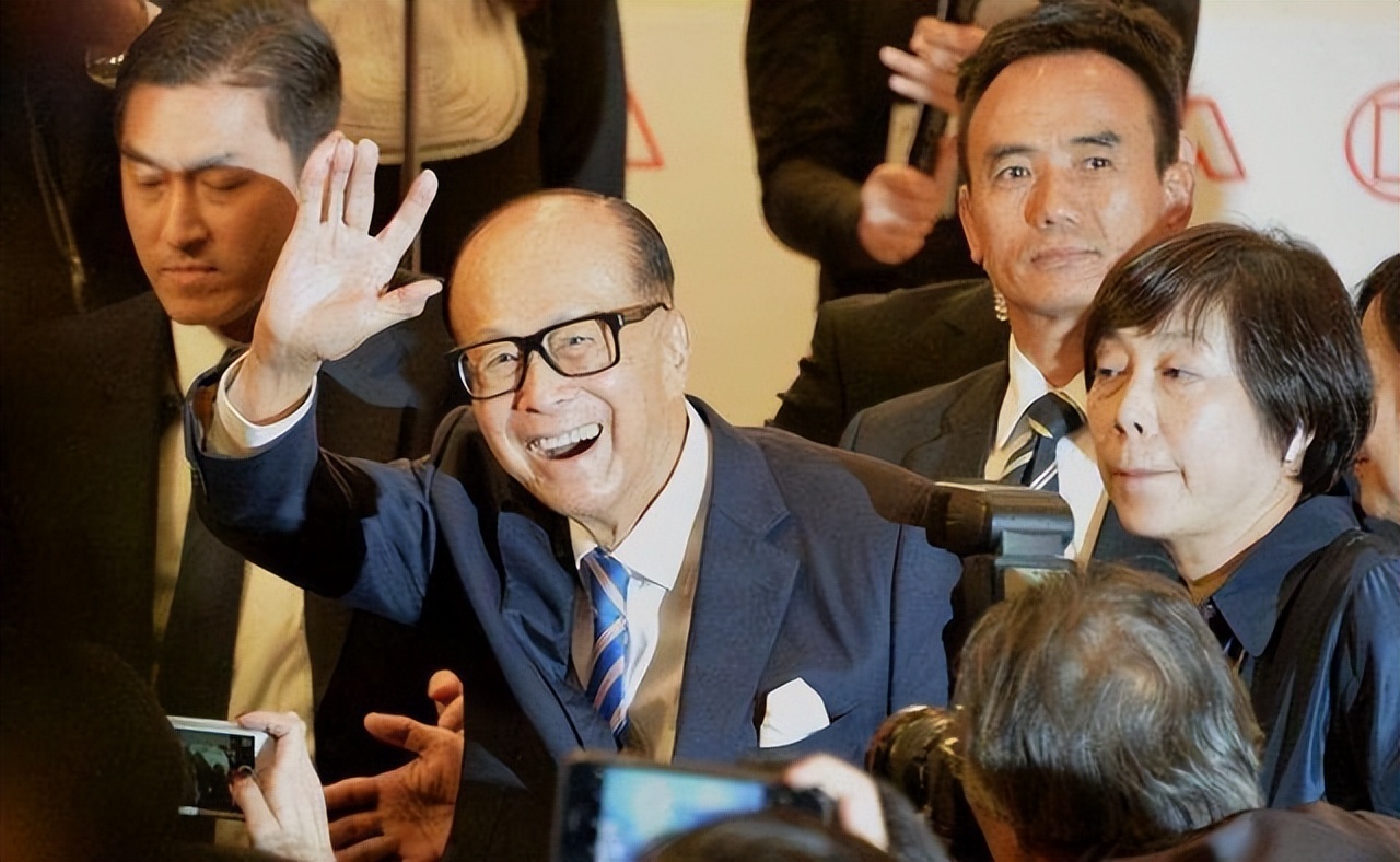 李家诚简介(李兆基给儿子取名李家诚,目的是为了对付李嘉诚?根本不是这样的)