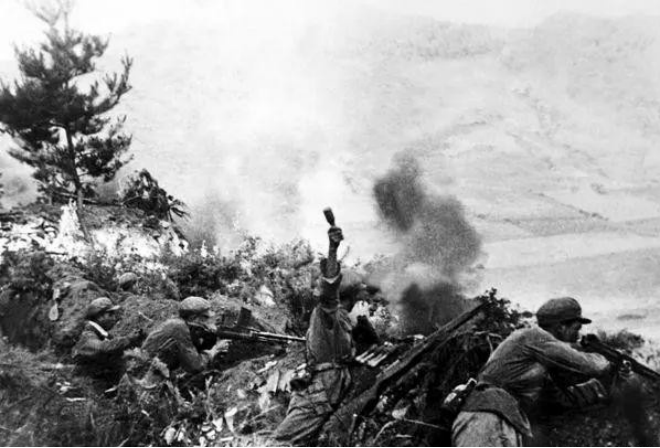 李湘简介(李湘军长翻看美军扔下的空壳弹,结果7天后骤然身亡)