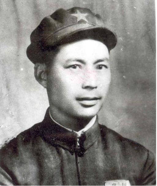 李湘简介(李湘军长翻看美军扔下的空壳弹,结果7天后骤然身亡)