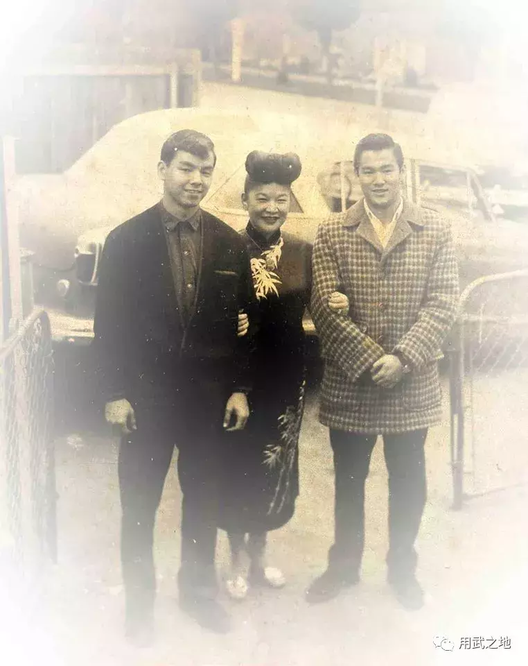 一代功夫巨星李小龙简介（你所不知道的李小龙！）