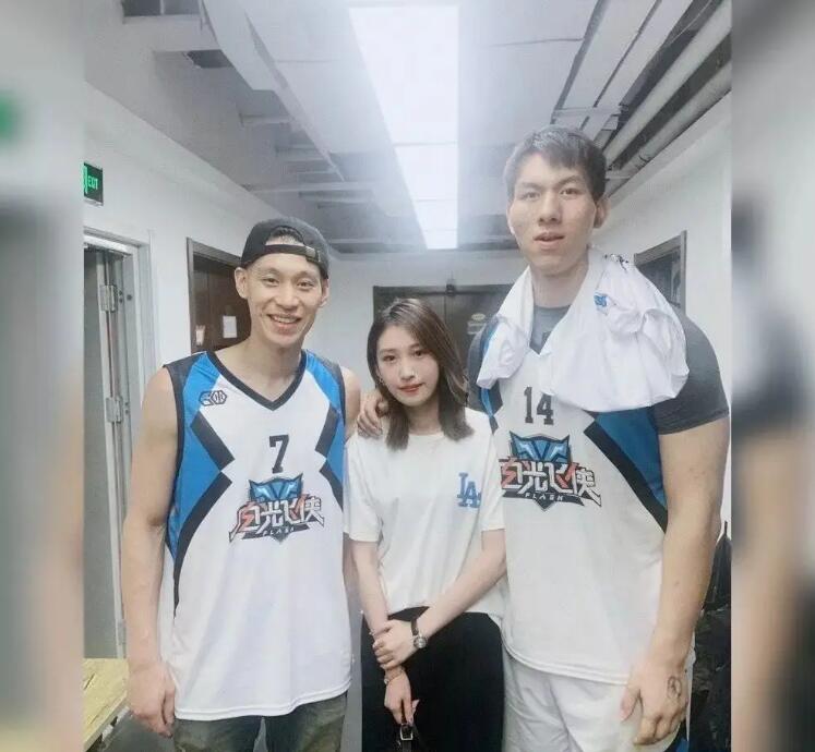 林书豪的简介(林书豪身价几亿!34岁年龄不找女朋友,其中原因遭球迷曝光)