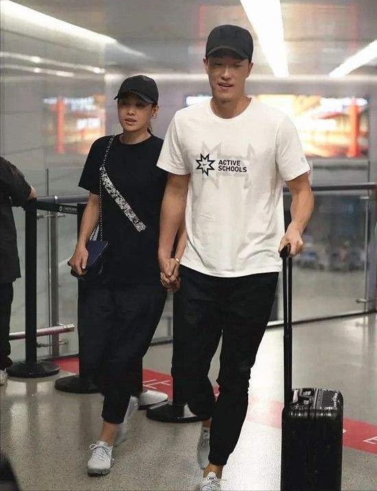 刘翔的简介(和葛天结婚不到一年离婚,二婚娶初恋吴莎,现婚姻状况如何)