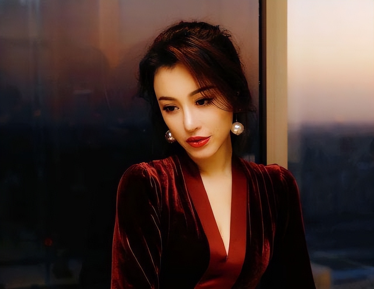 刘翔的简介(和葛天结婚不到一年离婚,二婚娶初恋吴莎,现婚姻状况如何)