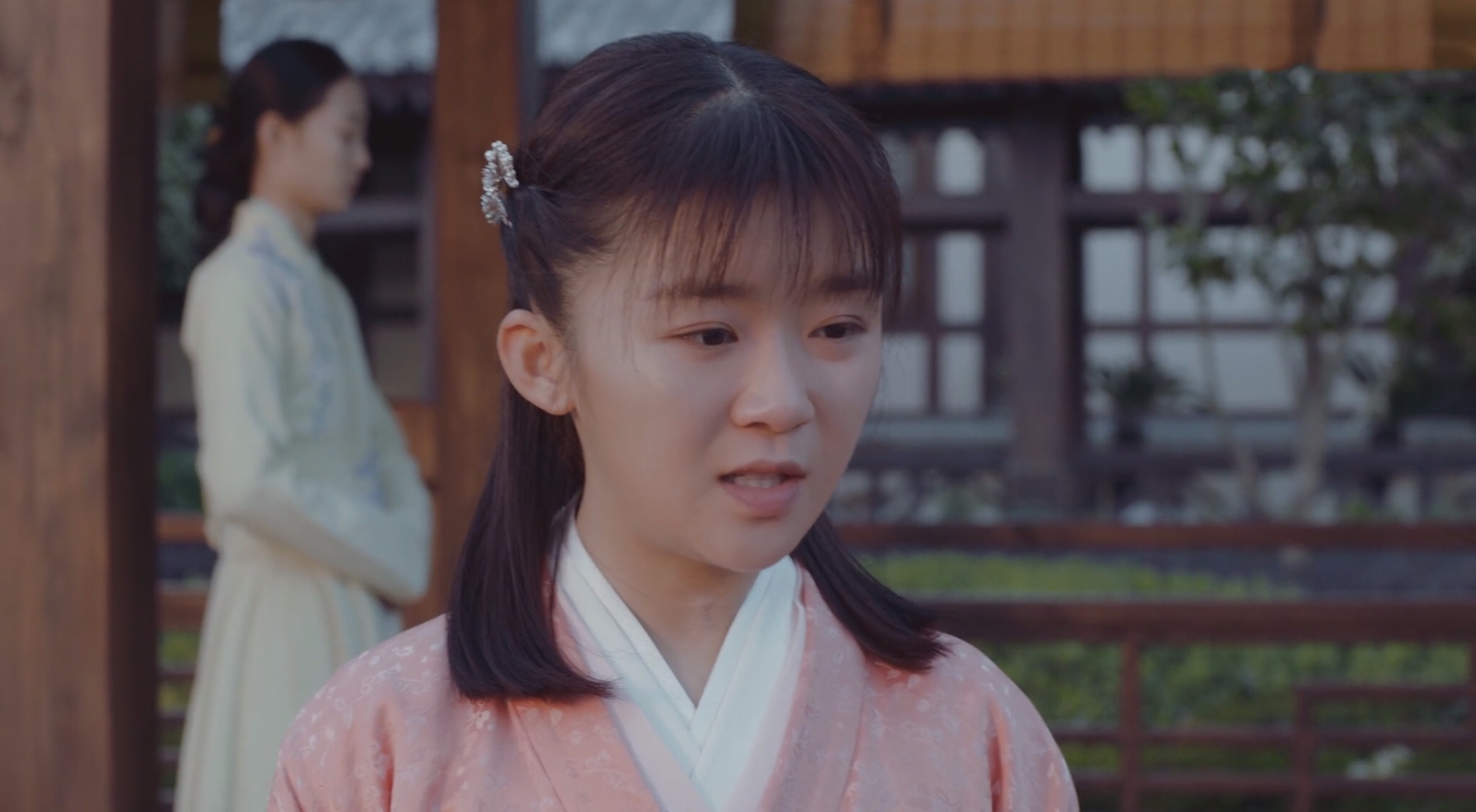 宋伊人的个人资料简介(“清纯校花”宋伊人:出道多年不温不火,如今被传背后有人撑腰)