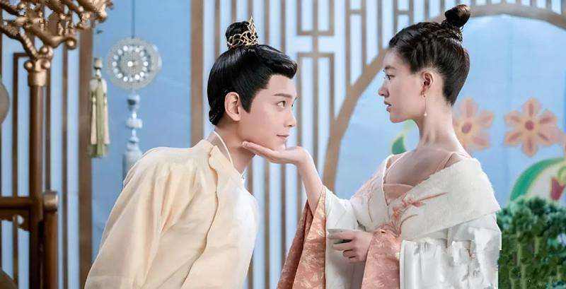 宋伊人的个人资料简介(“清纯校花”宋伊人:出道多年不温不火,如今被传背后有人撑腰)