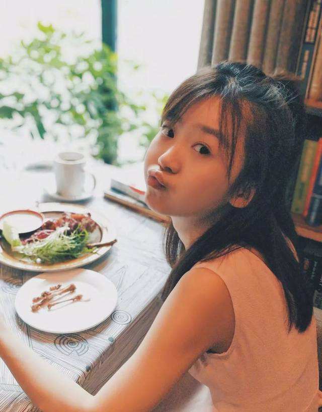 宋伊人的个人资料简介(“清纯校花”宋伊人:出道多年不温不火,如今被传背后有人撑腰)