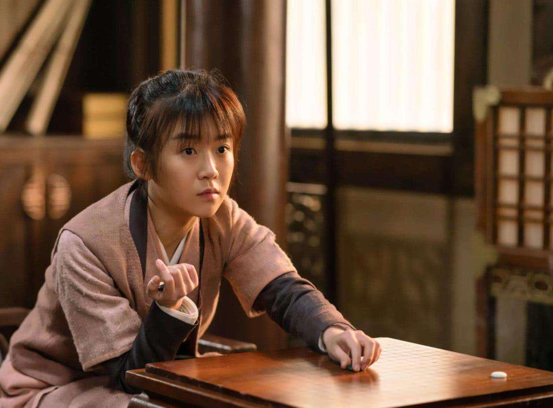 宋伊人的个人资料简介(“清纯校花”宋伊人:出道多年不温不火,如今被传背后有人撑腰)