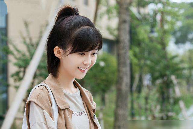 宋伊人的个人资料简介(“清纯校花”宋伊人:出道多年不温不火,如今被传背后有人撑腰)