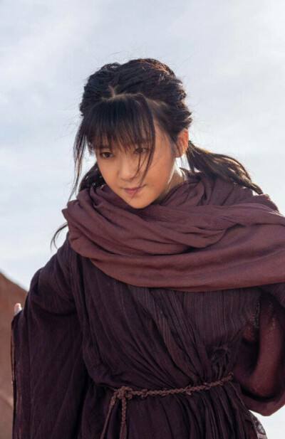 宋伊人的个人资料简介(“清纯校花”宋伊人:出道多年不温不火,如今被传背后有人撑腰)