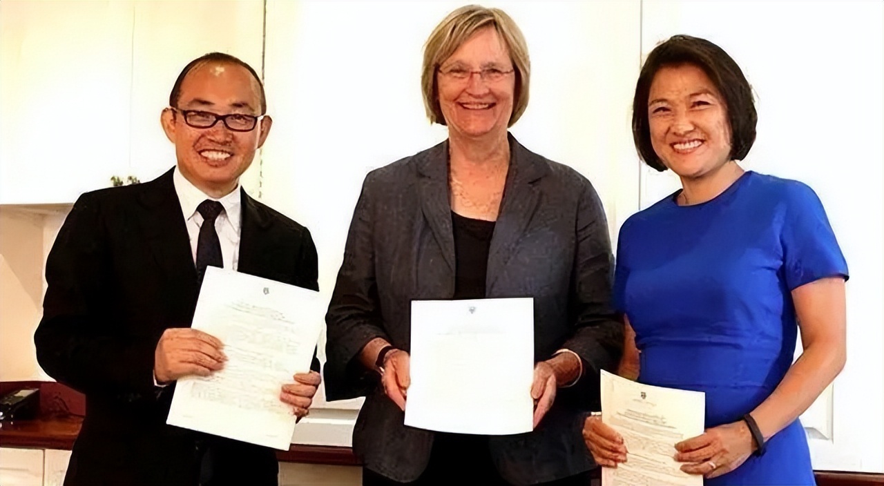 潘石屹简介(国难临头却捐美国六亿,儿子诋毁英烈,套现百亿跑路失败)