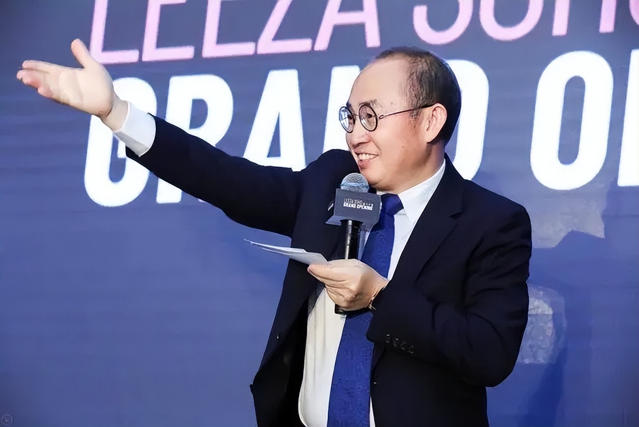 潘石屹简介(国难临头却捐美国六亿,儿子诋毁英烈,套现百亿跑路失败)