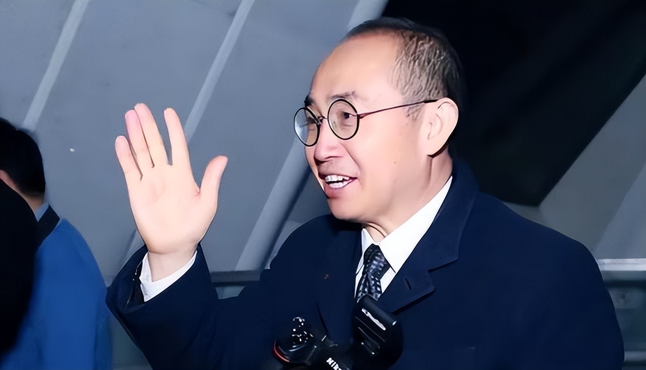 潘石屹简介(国难临头却捐美国六亿,儿子诋毁英烈,套现百亿跑路失败)