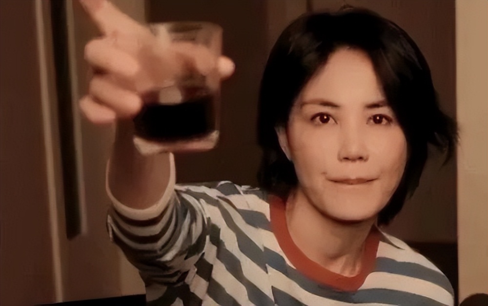 “天后”王菲简介（红了三十年的歌坛传奇，和谢霆锋有情人终成眷属）