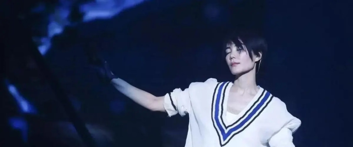 “天后”王菲简介（红了三十年的歌坛传奇，和谢霆锋有情人终成眷属）